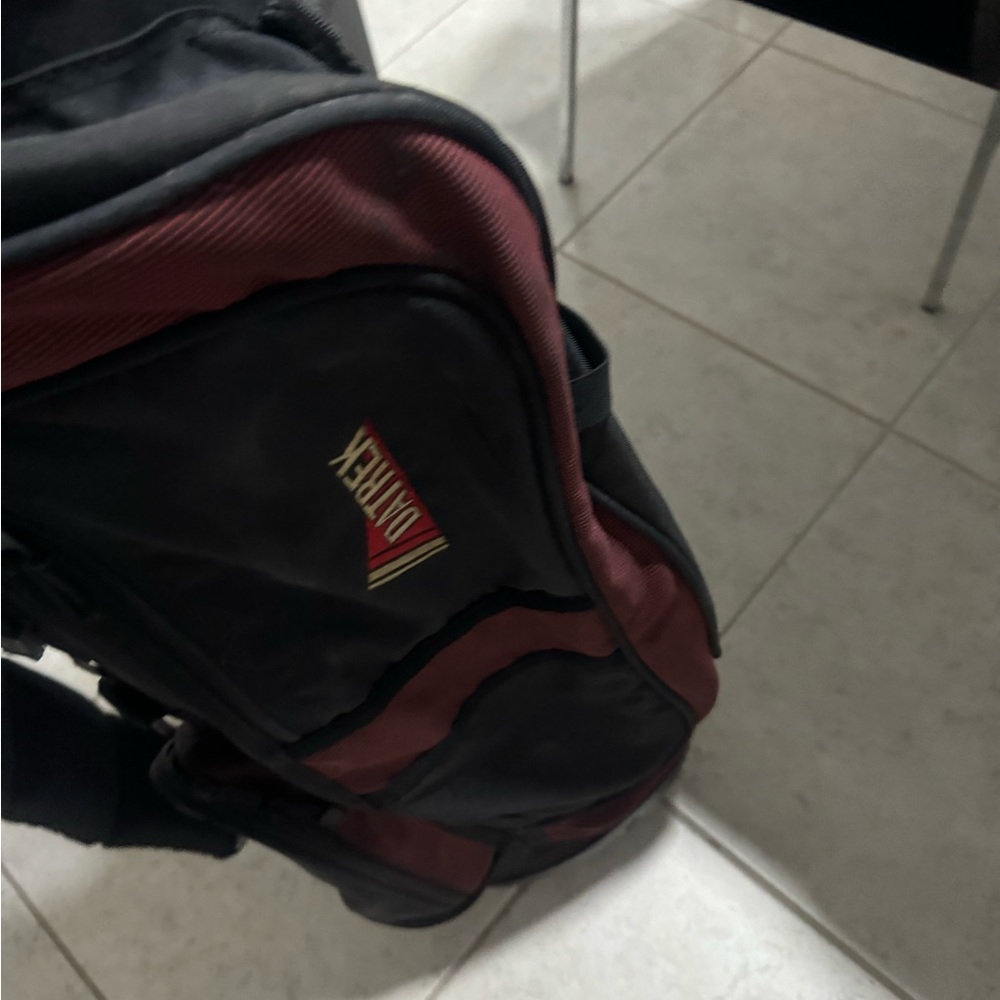 Datrek Golf Cart Bag 
With shoulder strap and club dividers